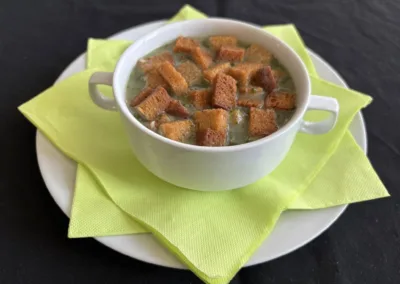polévka s krutony